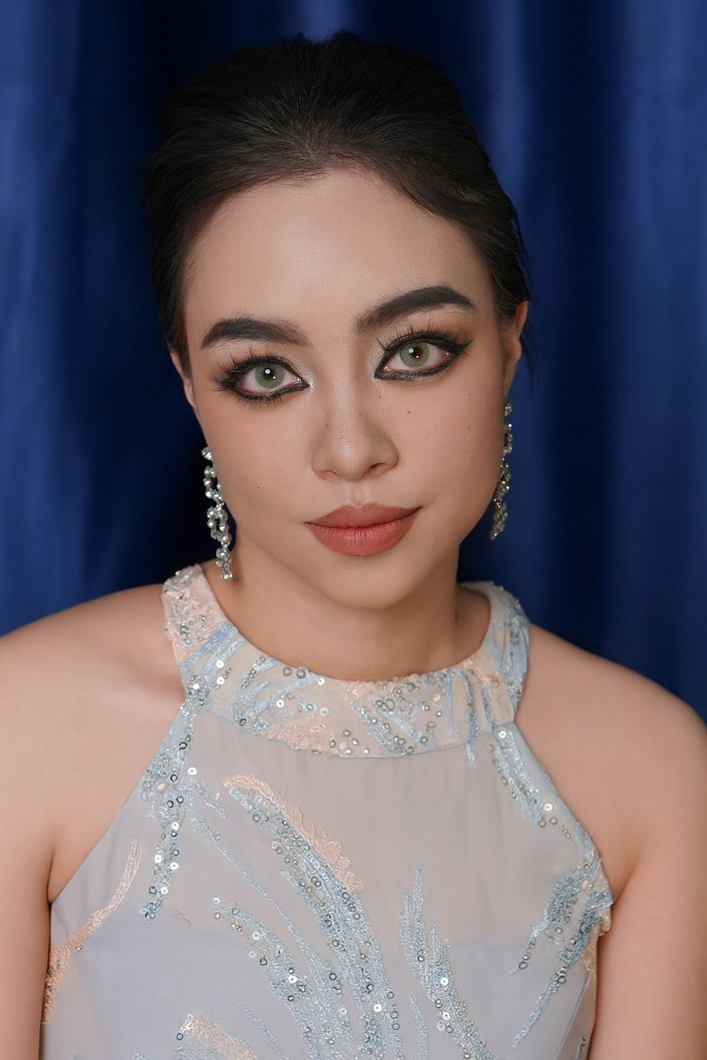 Model wearing Oasis Sky Velvet lenses for natural, captivating light and dark eye enhancement